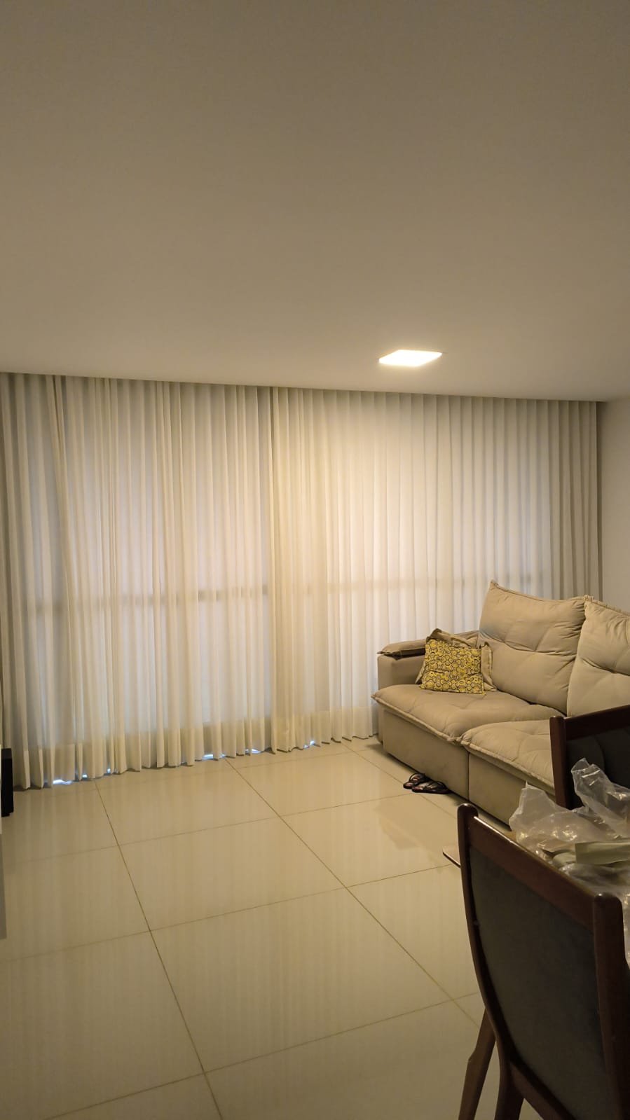 Sala decorada com cortinas da Zypper